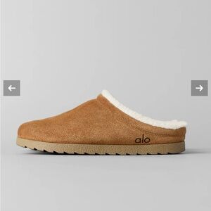 ALO Yoga Tan and Cream Slippers with Open Back